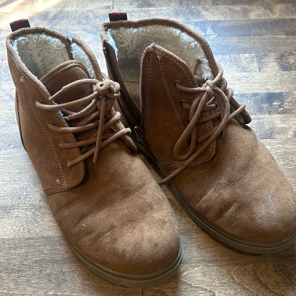 Like new. Worn one time.